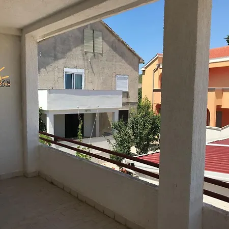 Daire Tribunj Sunrise *